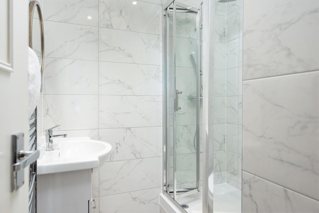 Capital Sloane Street Studio With Balcony Лондон Екстериор снимка