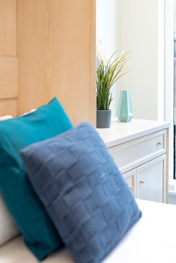 Capital Sloane Street Studio With Balcony Лондон Екстериор снимка