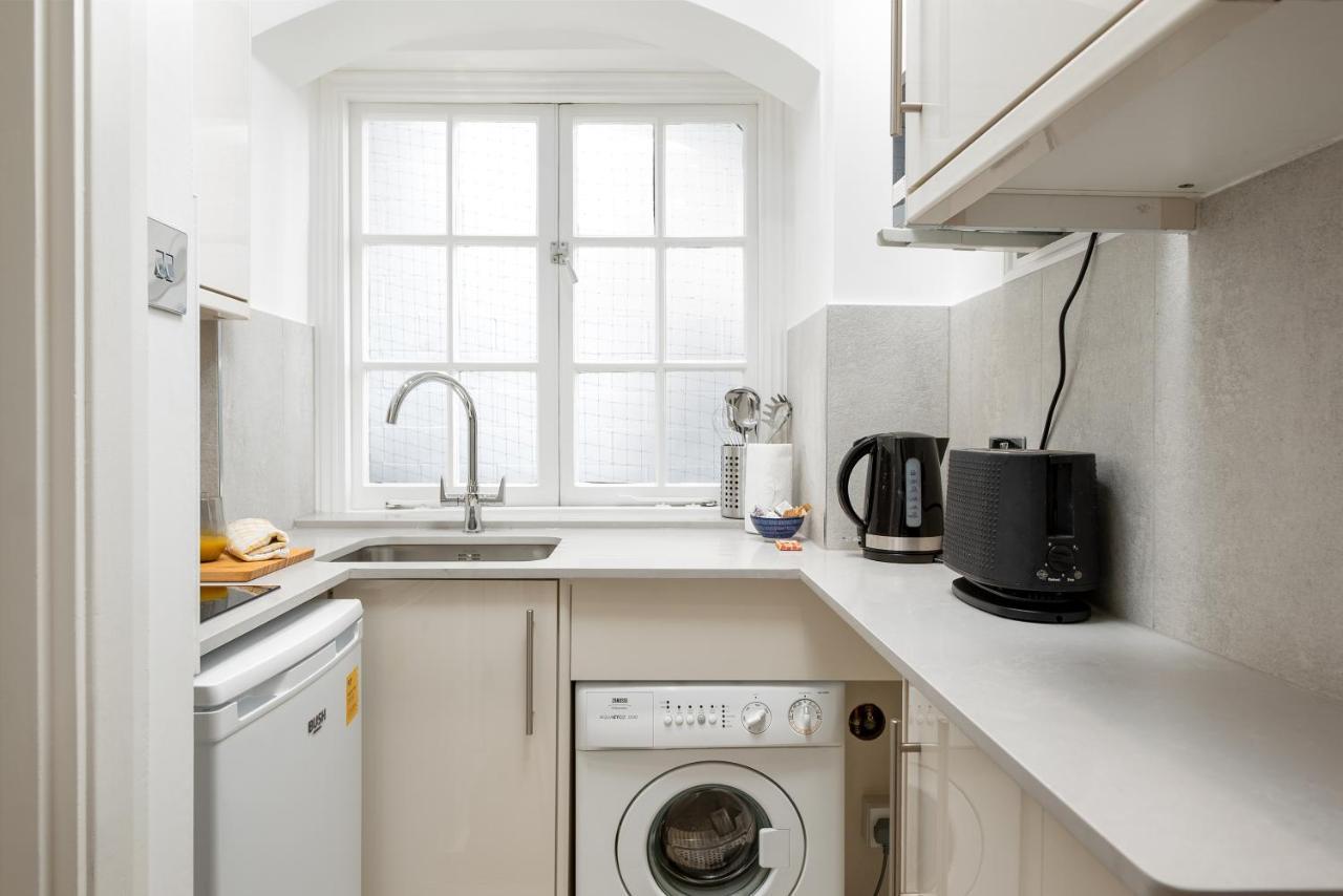 Capital Sloane Street Studio With Balcony Лондон Екстериор снимка